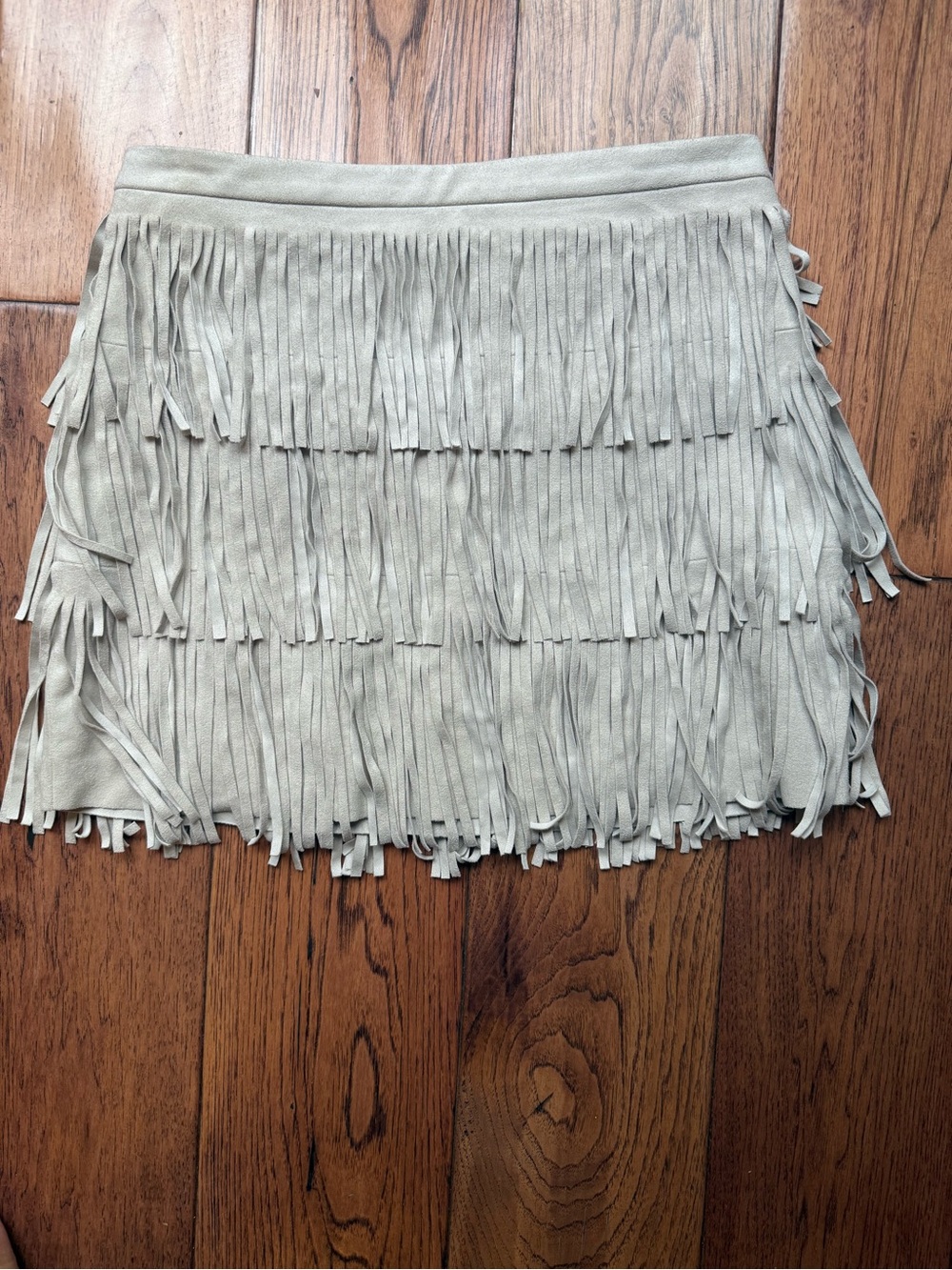 BCBGMAXAZRIA Tiered Faux Suede Fringe Mini Skirt Beige Cream. Size 2